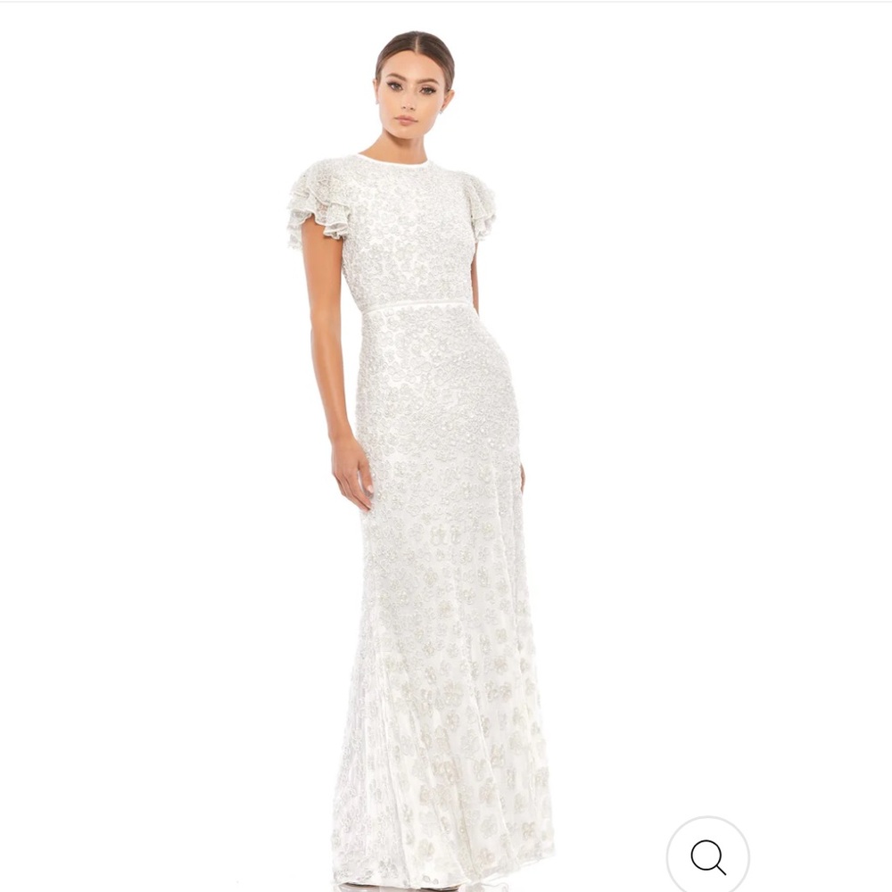 Gorgeous Mac Duggal gown.   Size 2 but fits like a size 4